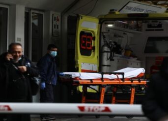 ΤΡΑΓΙΚΗ Η ΚΑΤΑΣΤΑΣΗ ΣΤΑ ΝΟΣΟΚΟΜΕΙΑ: ΚΟΡΟΝOΪΟΣ – ΔΙΑΣΩΛΗΝΩΜΕΝΟΥΣ ΑΣΘΕΝΕΙΣ ΕΚΤΟΣ ΜΕΘ, ΚΑΤΑΓΓΕΛΛΕΙ Η ΠΟΕΔΗΝ