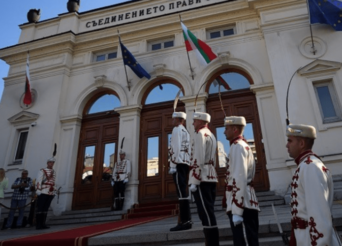 ΒΟΥΛΓΑΡΙΑ: ΑΝΑΝΕΩΣΗ ΤΗΣ ΕΜΠΙΣΤΟΣΥΝΗΣ ΠΡΟΣ ΤΟΝ ΡΟΥΜΕΝ ΡΑΝΤΕΦ ΓΙΑ ΤΗΝ ΣΥΝΕΧΙΣΗ ΤΗΣ ΑΛΛΑΓΗΣ