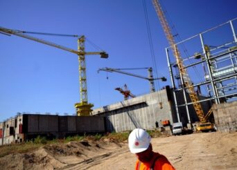 ΠΥΡΗΝΙΚΟΣ ΣΤΑΘΜΟΣ BENEL: ΒΟΥΛΓΑΡΟΣ ΑΚΡΟΔΕΞΙΟΣ ΗΓΕΤΗΣ ΑΠΕΙΛΕΙ ΝΑ ΣΤΕΙΛΕΙ ΤΟΥΣ ΑΝΤΙΠΑΛΟΥΣ ΤΟΥ ΣΕ ΣΤΡΑΤΟΠΕΔΟ ΕΡΓΑΣΙΑΣ