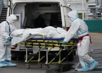 ΡΩΣΙΑ: ΕΠΙΣΤΟΛΗ ΓΙΑΤΡΩΝ ΣΕ ΑΡΝΗΤΕΣ «ΥΨΗΛΟΥ ΠΡΟΦΙΛ»: ΕΛΑΤΕ ΝΑ ΔΕΙΤΕ ΤΙΣ ΜΕΘ ΚΑΙ ΤΑ ΝΕΚΡΟΤΟΜΕΙΑ