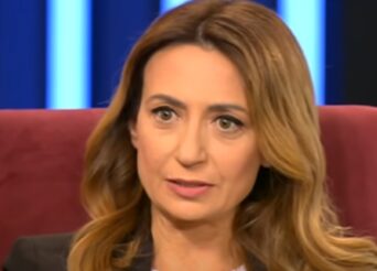 ΠΕΘΑΝΕ Η ΣΙΜΟΝΑ ΒΙΡΤΖΙΛΙ, ΧΗΡΑ ΤΟΥ ΜΑΝΩΛΗ ΚΑΝΤΑΡΗ - ΤΟΝ ΕΙΧΑΝ ΔΟΛΟΦΟΝΗΣΕΙ ΓΙΑ ΜΙΑ ΚΑΜΕΡΑ