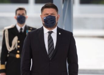 ΚΥΠΡΟΣ: ΠΑΡΟΥΣΙΑ ΤΩΝ Ν. ΧΑΡΔΑΛΙΑ ΚΑΙ Κ. ΦΛΩΡΟΥ ΟΙ ΤΕΛΕΤΕΣ ΜΕΤΑΚΟΜΙΔΗΣ ΤΩΝ ΛΕΙΨΑΝΩΝ ΕΠΤΑ ΕΛΛΗΝΩΝ ΑΓΩΝΙΣΤΩΝ ΣΤΗΝ ΕΛΛΑΔΑ