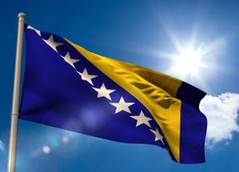 ΒΟΣΝΙΑ: ΤΟ ΚΟΙΝΟΒΟΥΛΙΟ ΤΩΝ ΣΕΡΒΩΝ ΣΥΝΕΔΡΙΑΖΕΙ ΓΙΑ ΤΗΝ ΑΠΟΧΩΡΗΣΗ ΑΠΟ ΤΟΥΣ ΟΜΟΣΠΟΝΔΙΑΚΟΥΣ ΘΕΣΜΟΥΣ