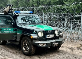 Η ΠΟΛΩΝΙΑ ΠΑΡΑΤΕΙΝΕΙ ΤΗΝ ΑΠΑΓΟΡΕΥΣΗ ΤΗΣ ΠΡΟΣΒΑΣΗΣ ΣΤΑ ΣΥΝΟΡΑ