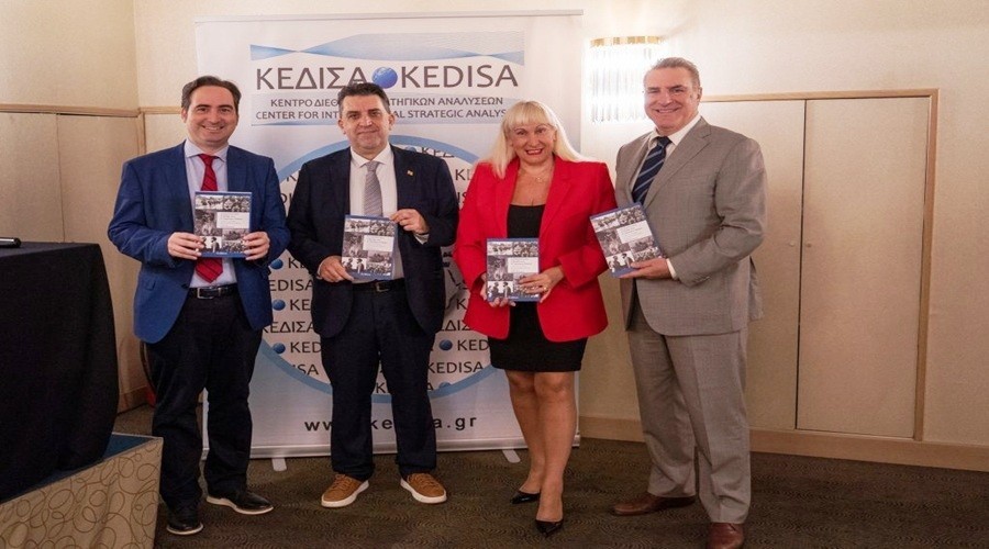 ΜΕ ΜΕΓΑΛΗ ΕΠΙΤΥΧΙΑ ΠΡΑΓΜΑΤΟΠΟΙΗΘΗΚΕ Η ΚΕΝΤΡΙΚΗ ΠΑΡΟΥΣΙΑΣΗ ΤΟΥ ΒΙΒΛΙΟΥ ΤΟΥ ΣΥΓΓΡΑΦΕΑ ΔΡ ΔΗΜΗΤΡΙΟΥ ΓΚΙΚΑ ΜΕ ΤΙΤΛΟ: «Η ΕΛΛΑΔΑ ΣΤΟΝ Β’ ΠΑΓΚΟΣΜΙΟ ΠΟΛΕΜΟ: Ο ΡΟΛΟΣ ΤΩΝ ΣΥΜΜΑΧΩΝ ΚΑΙ ΤΩΝ ΔΥΝΑΜΕΩΝ ΤΟΥ ΑΞΟΝΑ» ΣΤΟ AMALIA HOTEL-ΔΕΥΤΕΡΑ 20 ΟΚΤΩΒΡΙΟΥ 2025