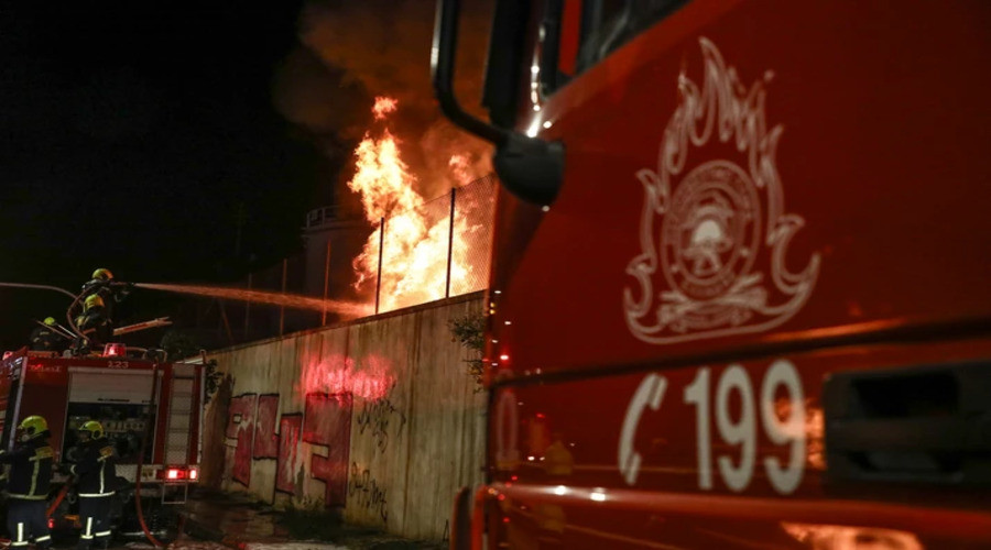 ΚΑΤΑΣΒΕΣΤΗΚΕ ΦΩΤΙΑ ΣΤΑ ΚΑΖΑΝΙΑ ΣΤΟ ΠΕΡΑΜΑ – “ΑΠΕΙΛΗΘΗΚΕ ΟΛΟ ΤΟ ΛΕΚΑΝΟΠΕΔΙΟ”