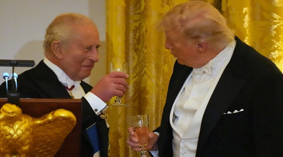 Η ΑΤΑΚΑ ΤΟΥ ΒΑΣΙΛΙΑ ΚΑΡΟΛΟΥ ΣΤΟΝ ΤΡΑΜΠ ΠΟΥ ΠΡΟΚΑΛΕΣΕ ΓΕΛΙΑ: “ΑΝ ΔΕΝ ΕΙΜΑΣΤΑΝ ΕΜΕΙΣ ΘΑ ΜΙΛΟΥΣΑΤΕ ΓΑΛΛΙΚΑ”