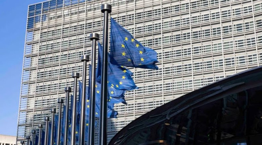 Η ΕΕ ΚΑΤΗΓΟΡΕΙΤΑΙ ΟΤΙ ΣΠΑΤΑΛΑ 20 ΔΙΣΕΚΑΤΟΜΜΥΡΙΑ ΕΥΡΩ ΣΕ ΟΝΕΙΡΑ ΓΙΑ ΤΗΝ ΤΕΧΝΗΤΗ ΝΟΗΜΟΣΥΝΗ