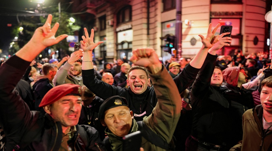 ΕΚΛΟΓΕΣ ΣΤΗ ΣΕΡΒΙΑ: ΠΑΝΗΓΥΡΙΣΜΟΙ ΓΙΑ ΤΗ ΝΙΚΗ ΤΗΣ ΦΟΙΤΗΤΙΚΗΣ ΛΙΣΤΑΣ – ΤΕΛΟΣ ΕΠΟΧΗΣ ΓΙΑ ΒΟΥΤΣΙΤΣ